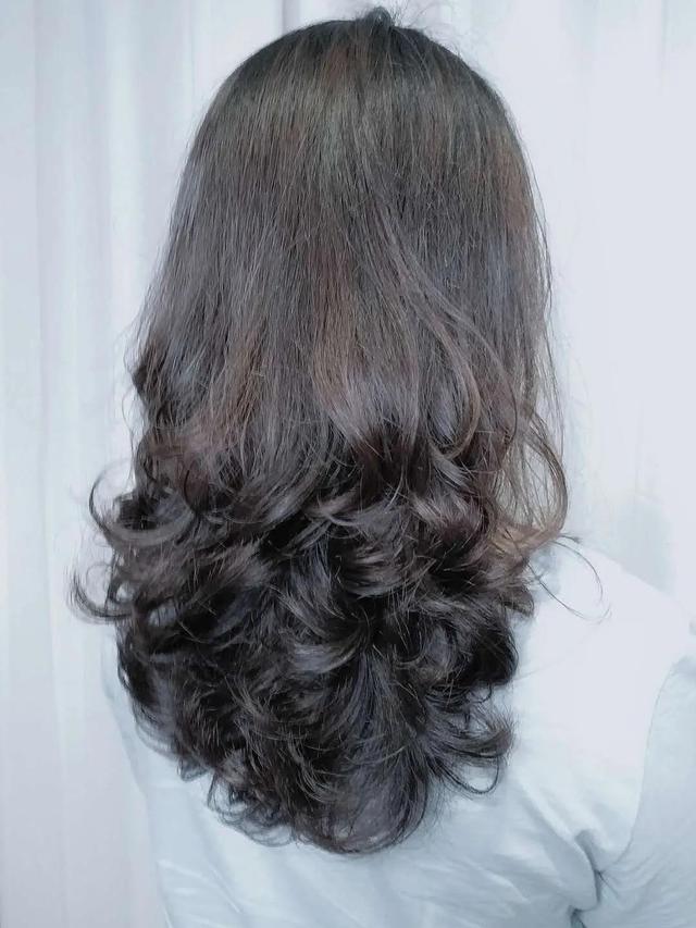 女生烫发发型图片（2022流行的4款烫发）(13)
