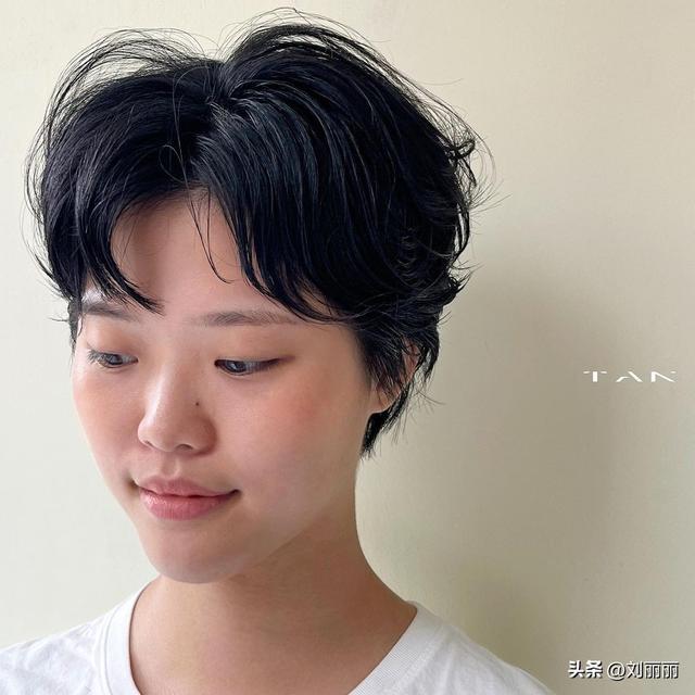 纹理发型图片女短发（长头发烫卷有哪些发型）(7)