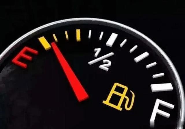 油箱黄灯亮了还能跑多远（油表灯亮一般能行驶多少公里）(2)