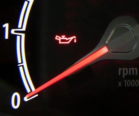 汽车仪表盘故障灯图解（这8个故障灯亮起就要立即停车了）(3)