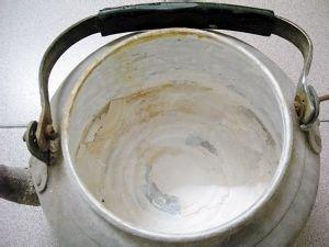 烧水壶水垢如何快速去除（除烧水壶里的水垢的最好办法）(5)