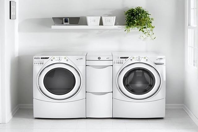 洗衣机进水口漏水怎么办（家用洗衣机漏水原因及解决方法）(1)