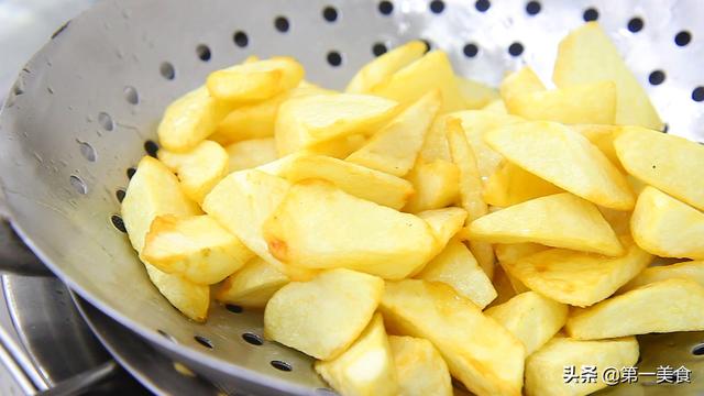 土豆怎么做才好吃又简单（厨师长分享”红烧土豆“的窍门）(4)